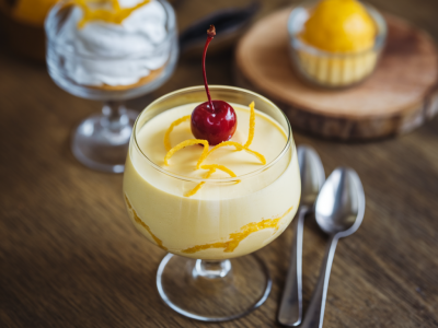 Dessert express : mousse au citron sans oeufs pour les gourmands pressés